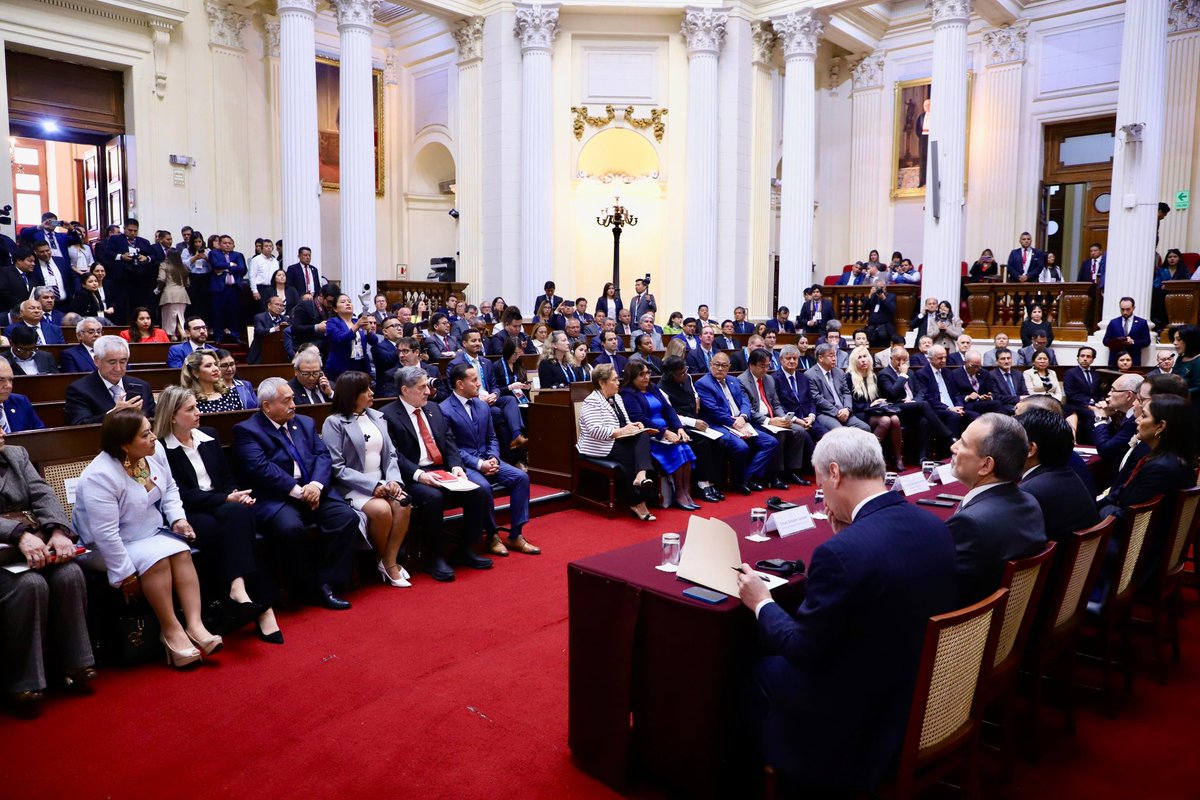 Hoy tuve el honor de participar en el evento APEC Legislativo Ciudadano en el <a href="/congresoperu/">Congreso del Perú 🇵🇪</a> , donde se discutieron temas clave para el desarrollo económico y social del Perú. Agradezco la invitación del presidente del Congreso <a href="/salhuanacavides/">Eduardo Salhuana Cavides</a> para compartir experiencias con