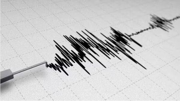 Chain_report_01's tweet photo. 🚨 BREAKING: 

Two powerful quakes hit #Cuba today after a hurricane &amp; blackouts! 

A 6.8 magnitude earthquake struck eastern Cuba, with tremors felt in Santiago de Cuba. 

No major damage or injuries reported. Aftershock followed. 🌍🌊⛑️ 

#Earthquake #CubaNews https://t.co/efUAYkD8lU