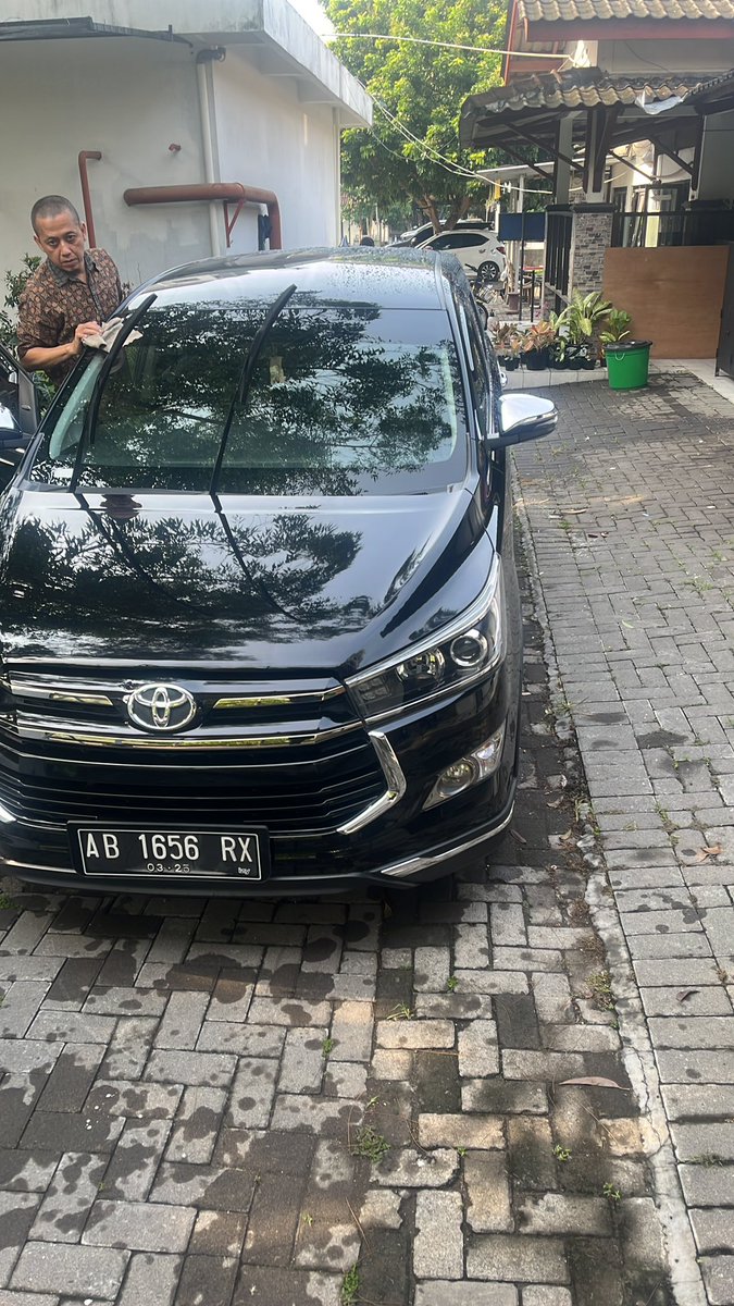 _rixxsu's tweet photo. pagiku segarr tanpa beban --> parkir mobil impian --> eala ketemu sikontol perusak pagi orang https://t.co/Na0IvojHsF