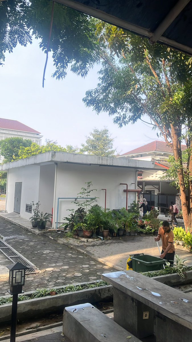 _rixxsu's tweet photo. pagiku segarr tanpa beban --> parkir mobil impian --> eala ketemu sikontol perusak pagi orang https://t.co/Na0IvojHsF