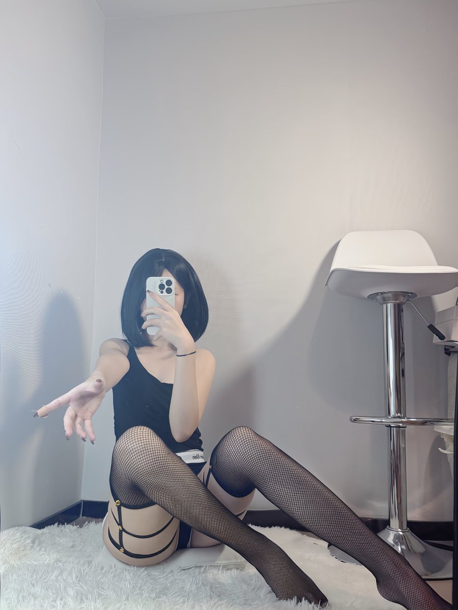 福利姬土豆泥无敌好吃分享的黄推图片3 - 网红私拍内容