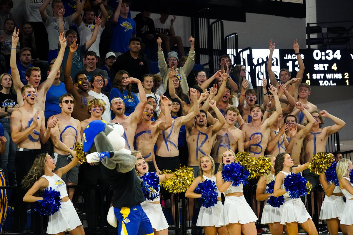 HEYYY STUDENTS! 👋 We've got goodies for the first 200 at tomorrow's <a href="/GoJacksWrestle/">Jackrabbit Wrestling</a> home opener! 👇

✨ Feed the Students = FREE PIZZA
✨ Free T-Shirts

⏰ » doors open at 6; starts at 7!

#GoJacks 🐰