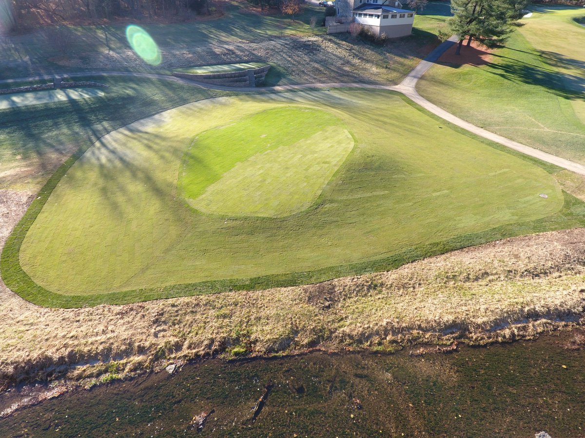 AdamMoeller's tweet photo. The finished green & surround. There is a lot that needs to be done between now and when it's opened for play next year, but I'm confident the green is going to meet the clubs playability goals - i.e., firm and fast Poa annua putting surfaces. #721mix #variabledepth #Poaannua https://t.co/C7AxdtGzVG