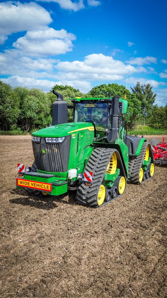 Very pleased with the photos from this new DJI drone - up close with the John Deere 9RX 640

#dronephotography #johndeere #johndeere9rx #autumn #autumn #archersview