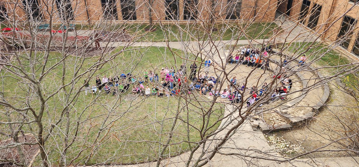 nolanswizards's tweet photo. Reading from the roof! #youngreadersweek #bookit https://t.co/N9GfQBT4TS