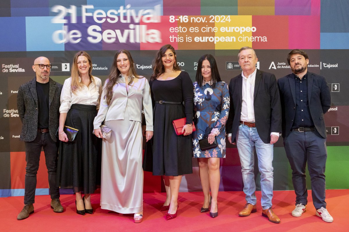 Festival Sevilla (@festivalsevilla) on Twitter photo Al acto asistieron sus dos hijas, Andrea Quintero y Lola Quintero <a href="/lolaquinterob/">Lola Quintero Bonet</a>, así como el productor Alberto Fernández y las productoras Rosaura Romero y <a href="/MariasRecarte/">Marias Recarte</a>. <a href="/encerocoma/">En Cero Coma</a> <a href="/rtveplay/">RTVE Play</a> <a href="/FremantleESP/">Fremantle España</a> Al acto asistieron sus dos hijas, Andrea Quintero y Lola Quintero <a href="/lolaquinterob/">Lola Quintero Bonet</a>, así como el productor Alberto Fernández y las productoras Rosaura Romero y <a href="/MariasRecarte/">Marias Recarte</a>. <a href="/encerocoma/">En Cero Coma</a> <a href="/rtveplay/">RTVE Play</a> <a href="/FremantleESP/">Fremantle España</a>