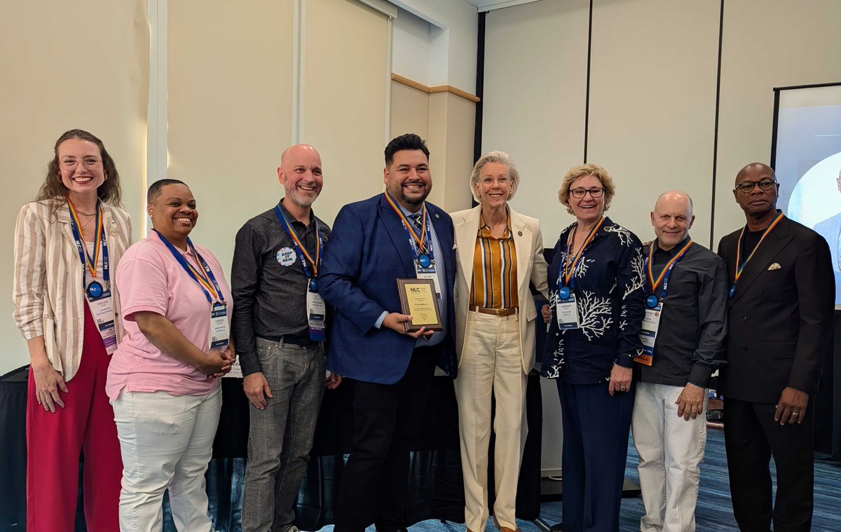 leagueofcities's tweet image. NLC celebrates inclusion and the importance of representation. Today, at the LGBTQ+Local Officials Constituency Group meeting, we were joined by special guest speakers @CityofTampa Mayor @JaneCastor and NLC CEO @ceanthony50.

Pictured here, the group came together to recognize…