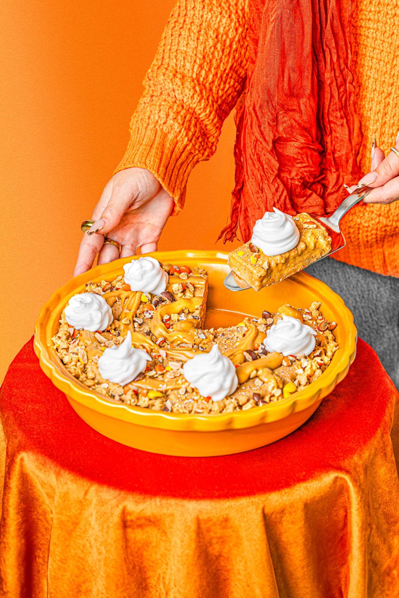 I spy with my little eye… your new favorite flavor of pie… oh wait 🤭🧡✨