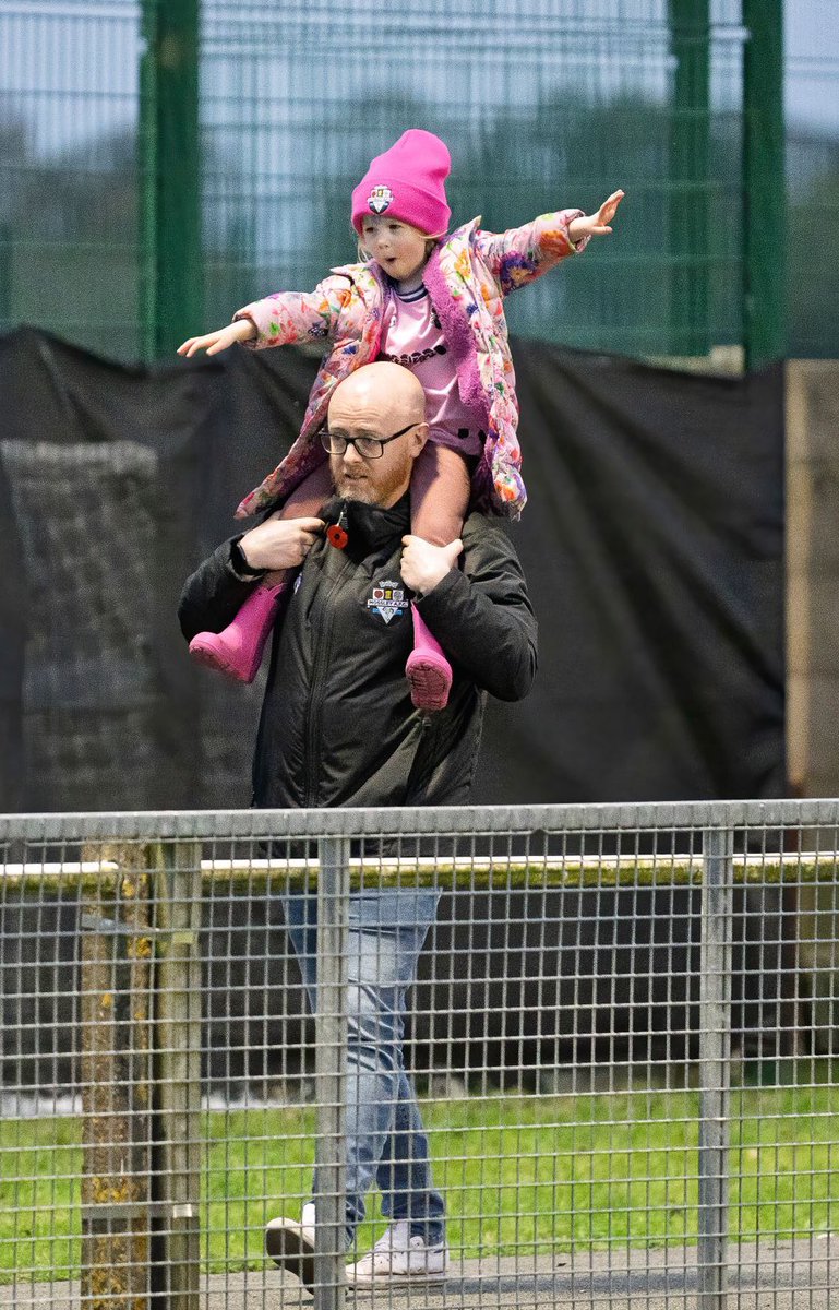 When you’ve got a top photographer mate who captures special moments at the football for you

<a href="/BeansOnToastUK/">Martyn Nolan</a> 🙌