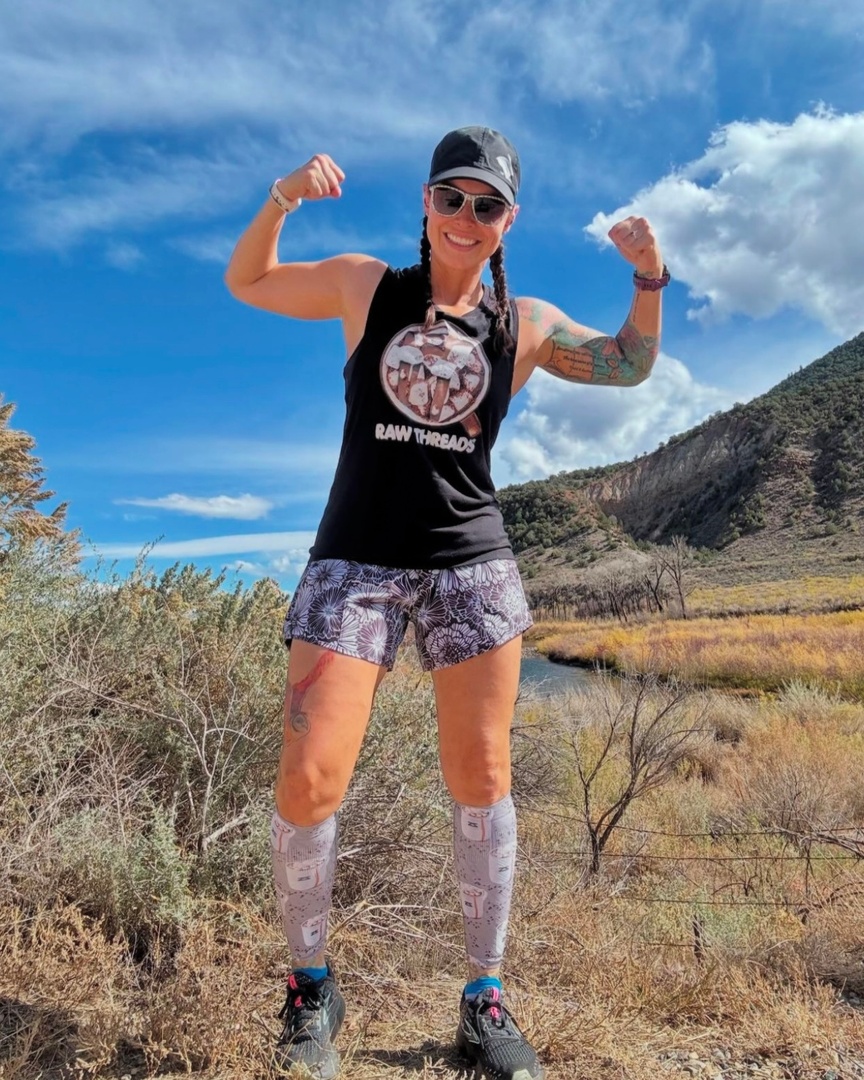 raw_threads's tweet image. It might not be cold enough outside yet for an actual hot chocolate...but it is always the right weather to wear our Hot Chocolate Raw Threads Logo for a workout! ☕️ 🍫 
.
📸 : @mountaineer_mama