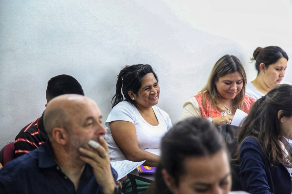 Hoy participé de un seminario abierto en la Facultad Latinoamericana de Ciencias Sociales donde tratamos junto a @luciaalebianchi los relevamientos que se hicieron desde la @unipopularok sobre los espacios comunitarios de cuidado.