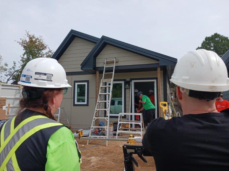 We need all types of homes in Canada from single family homes, duplexes, triplexes, fourplexes, midrise apartments, row houses, and tiny homes too. Today, I was in St. Thomas to announce federal funding that’s helping build Project Tiny Hope: 40 tiny homes for almost 70 people w/