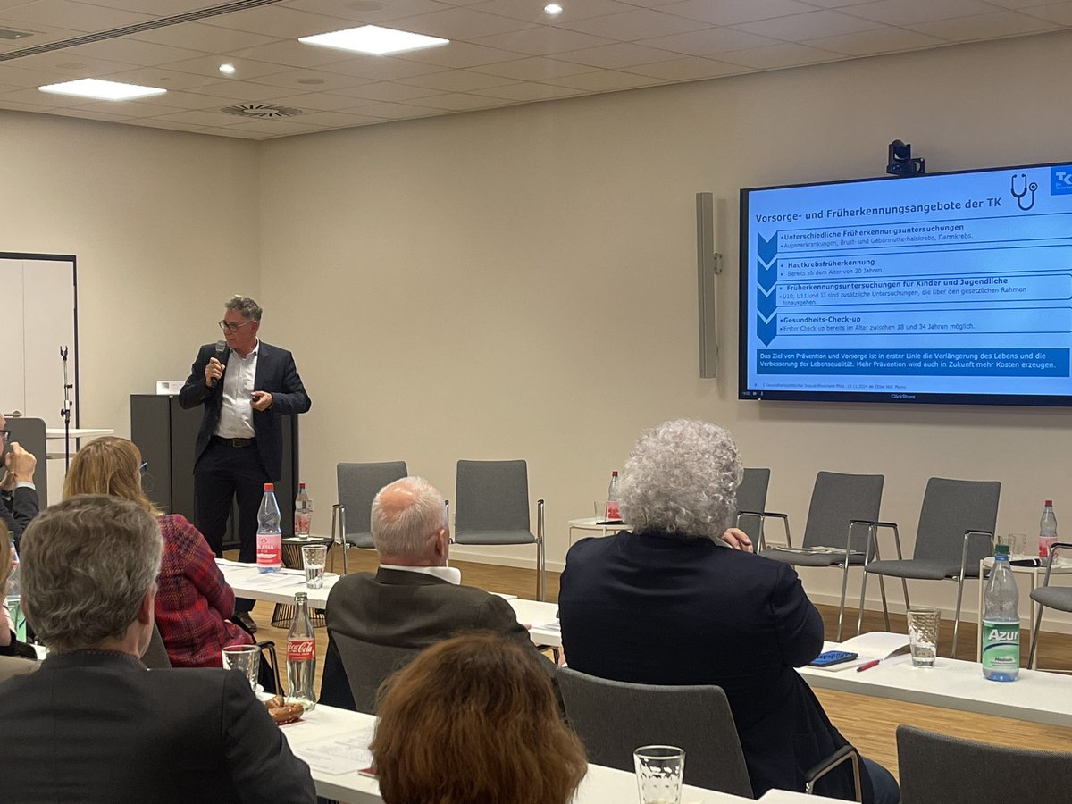 „Prävention kostet Geld. Es ist nicht der Bereich, der Einsparungen ermöglicht. Ziel ist, das Leben zu verlängern und Lebensqualität zu verbessern.“ <a href="/Joern_Simon/">Jörn Simon</a> zur Rolle der Krankenkasse hins. Gesundheitsförderung auf dem 14. gesundheitspolitischen Impuls in Mainz.