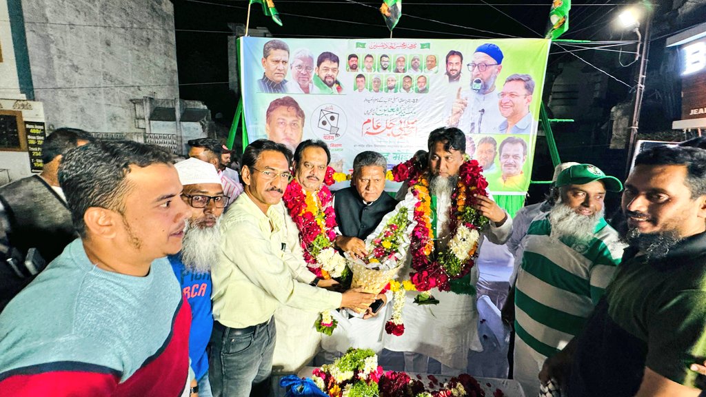 SyedMoin9890's tweet photo. Janab Br. @asadowaisi Sahab ki hidayat per #Nanded south Constituency ke Darbar Masjid Arab Galli me Inteqabi Jalse Aam se Khitab kiya. Is maoqe per Janab Kausar Mohiuddin Sahab (MLA Karwan), Feroz Lala Sb , Mirza Amjad baig Sb. maojud rahe.

#AIMIM #patang 
#Nanded #syedmoin https://t.co/UURp1BqQGj