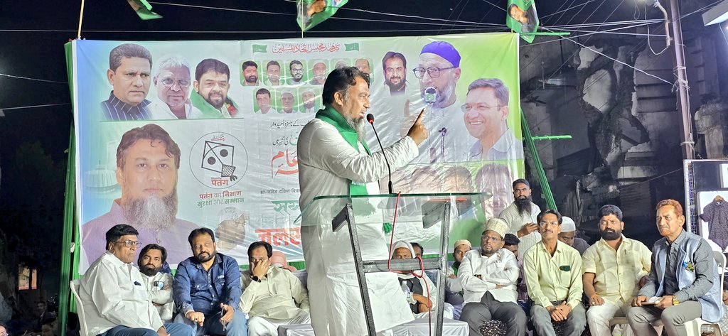 SyedMoin9890's tweet photo. Janab Br. @asadowaisi Sahab ki hidayat per #Nanded south Constituency ke Darbar Masjid Arab Galli me Inteqabi Jalse Aam se Khitab kiya. Is maoqe per Janab Kausar Mohiuddin Sahab (MLA Karwan), Feroz Lala Sb , Mirza Amjad baig Sb. maojud rahe.

#AIMIM #patang 
#Nanded #syedmoin https://t.co/UURp1BqQGj