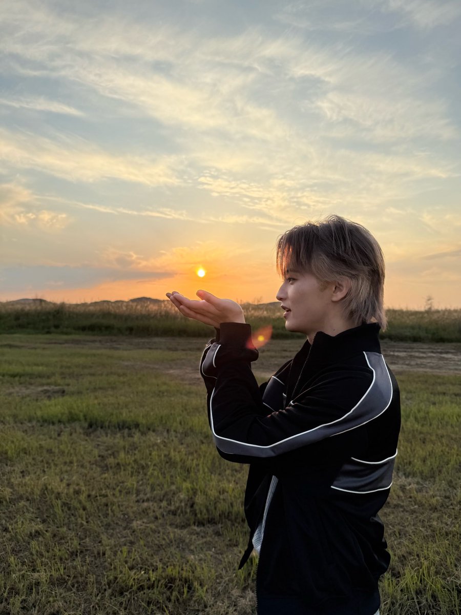 mahaegals's tweet photo. y díganme que markhyuck no es real https://t.co/3ojFe6n95B
