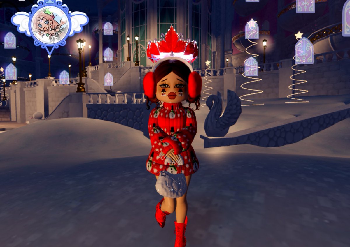 oliviaplayz_'s tweet photo. Getting in the Christmas spirt 🎅🏼❤️
#ROBLOX #royalehigh #royalehighcampus4 #royalhighset https://t.co/TsmyCLdH74