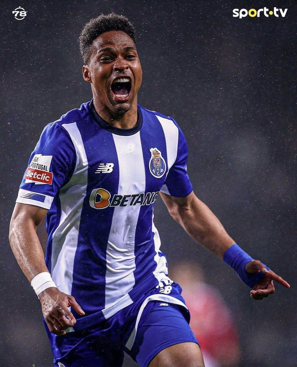 São Paulo abriu conversas com o lateral-esquerdo Wendell, do Porto e com convocações recentes para a Seleção Brasileira.

A diretoria são-paulina mantém contatos frequentes com Wendell desde o meio do ano e já conversou com o jogador sobre as possibilidades para 2025.

A exemplo