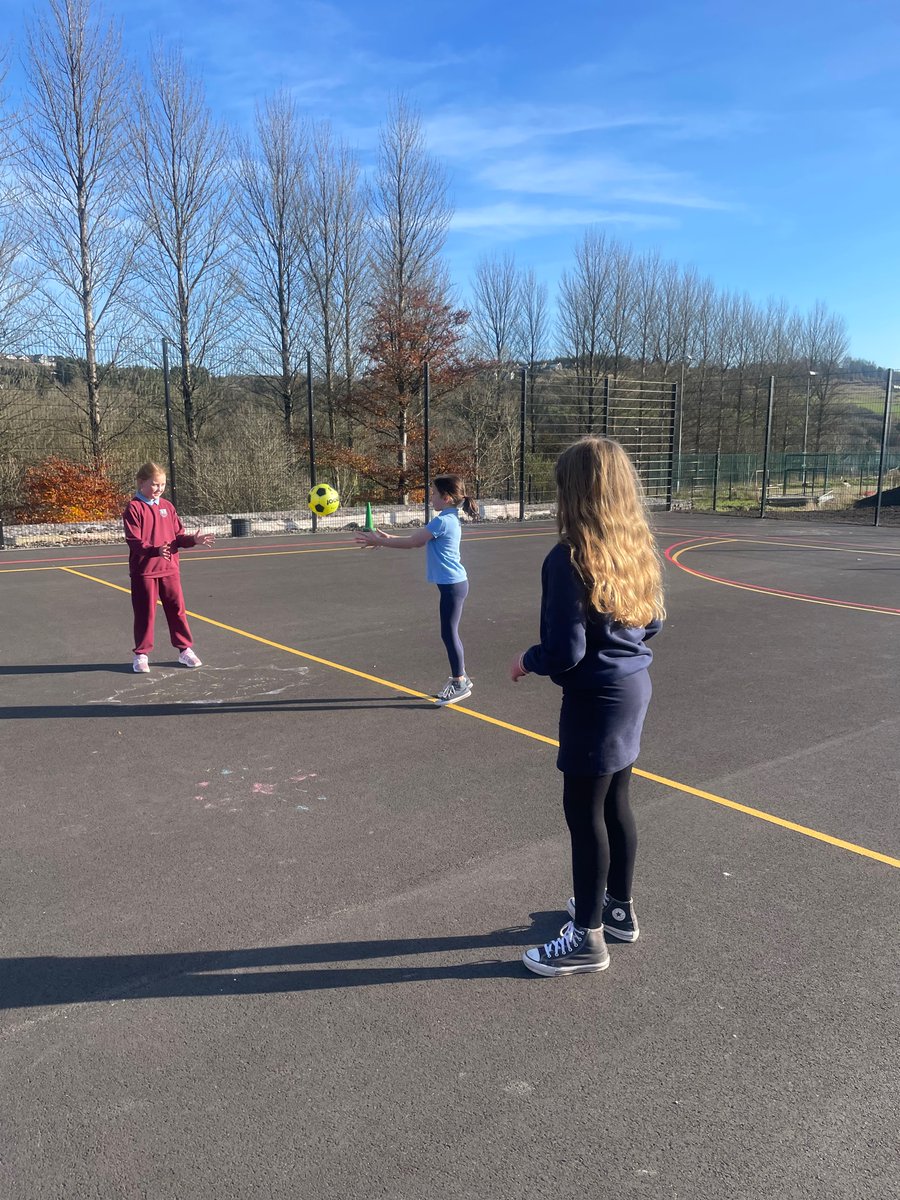 MrsGreenlandBH's tweet photo. Today our Criw Cymraeg collaborated with other members of Criw Cymraeg from across the Ebbw Fawr cluster to develop welsh yard games. A big diolch to @GlyncoedP for holding the event! @BeaufortHillPri @WillowtownPri @CwmPrimary @EAS_Cymraeg @BlaenauGwentCBC @SerenaSbarc https://t.co/gLCmcEwhRd