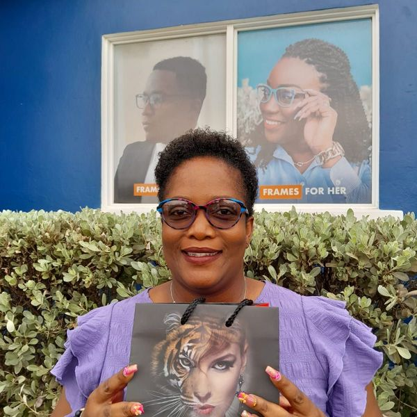 EyeMobileANU's tweet image. #CustomerCam 📷 - Check out the stunning Tanesha Thomas rocking her La Matta from Eye Mobile! 📷 From the sleek design to the perfect fit, this eyewear is all about making a bold statement.

#CustomerCam #LaMatta #Frames #ChooseYourStyle #SeeTheDifference #EyeMobileVisionCare