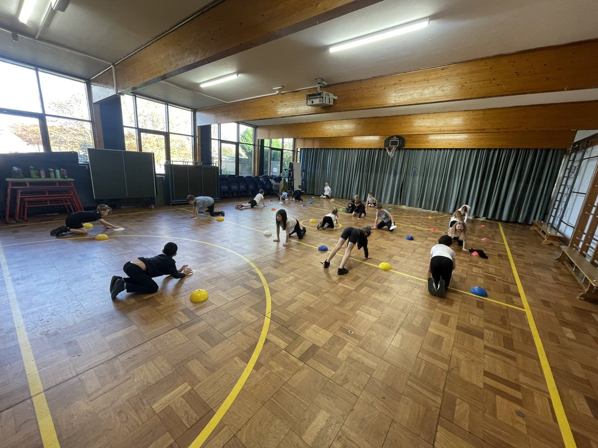 LauriestonP4's tweet photo. Monday, we were developing our coordination and focus skills. Playing air hockey and participating in some circuits. https://t.co/JChQukl1gF