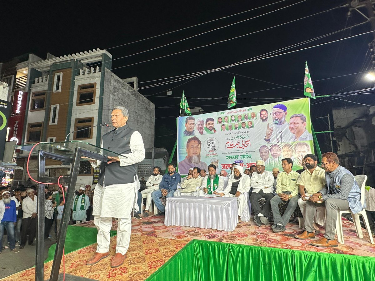 kausarmohiuddin's tweet photo. Janab Br. @asadowaisi Sahab ki hidayat per #Nanded south Constituency ke Darbar Masjid Arab Galli me Inteqabi Jalse Aam se Khitab kiya. Is maoqe per, Feroz Lala Sb , Mirza Amjad baig Sb. maojud rahe.

#AIMIM #patang 
#Nanded #syedmoin https://t.co/La3VozwvJi