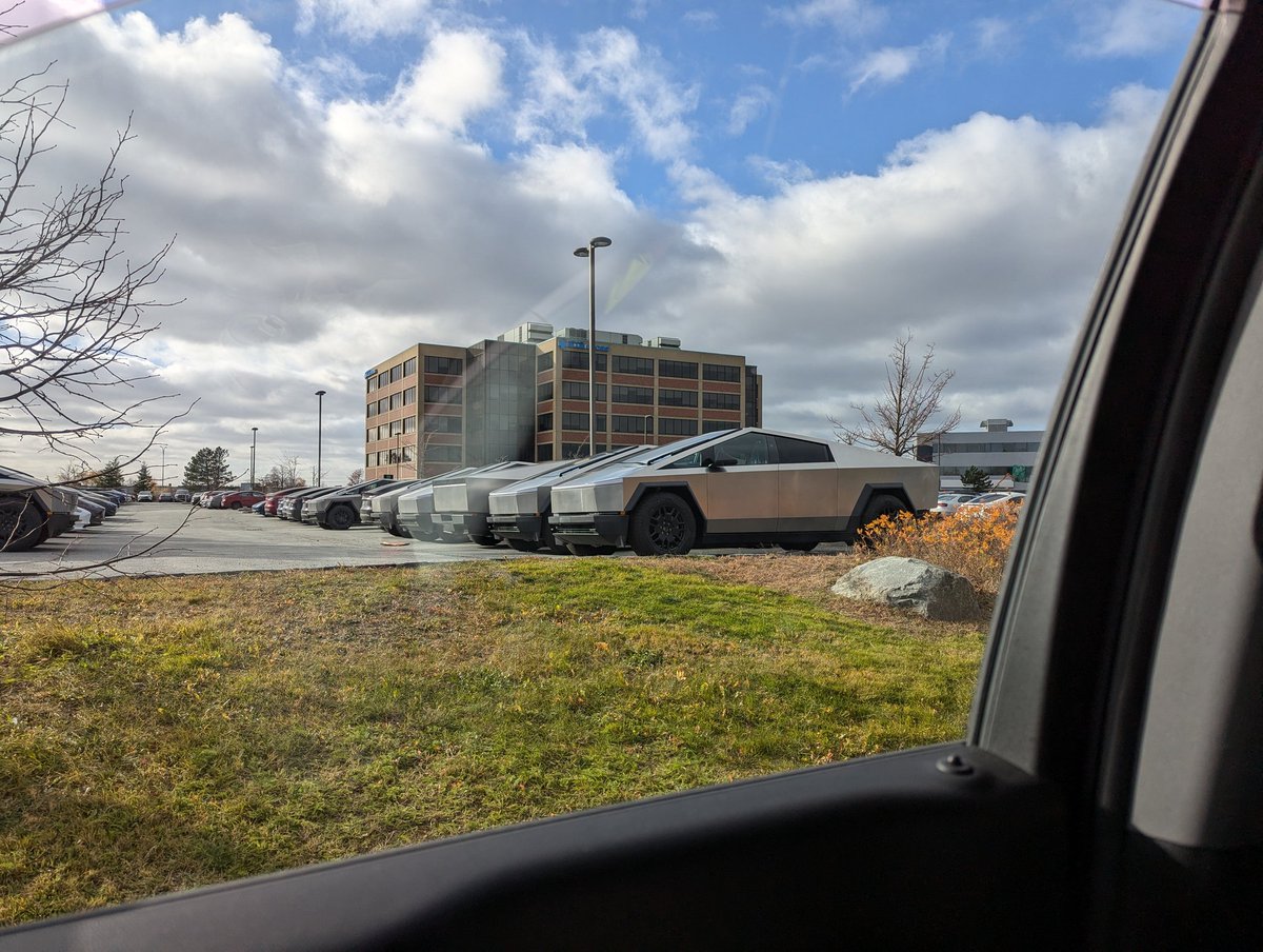 Daaaaaaaaamn Daniel

I am JEALOUS 

Halifax is about to be LIT with CyberTrucks

<a href="/elonmusk/">Elon Musk</a>