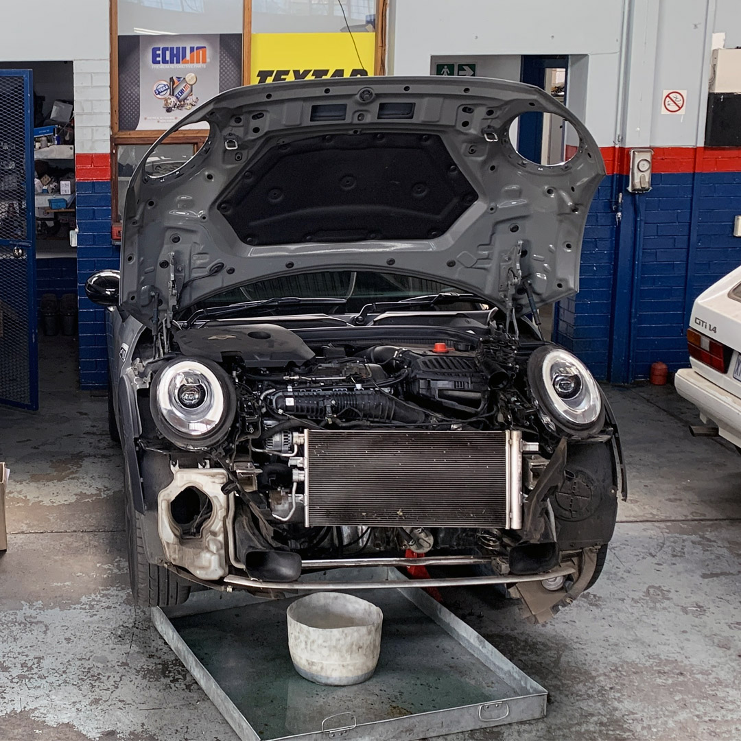 autorepairsrbg's tweet photo. No challenge is too big or too small for our seasoned team - trust us to keep your car, SUV, or bakkie running smoothly and safely. 💯 

#MinorMajorVehicleServices #ExpertAutomotiveTechnicians #VehicleRepairs #AutoRepairs https://t.co/KjUN8HgznA