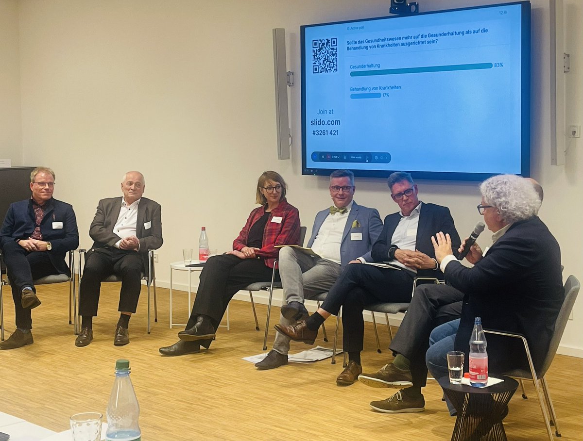 „Es ist wichtig, dass Krankenkassen ihren Beitrag leisten, um Erkrankungen zu präventieren. Allerdings übernimmt die #GKV zunehmend gesamtgesellschaftliche Aufgaben.“ <a href="/Joern_Simon/">Jörn Simon</a> im Rahmen des gesundheitspolitischen Impulses <a href="/LaekRlp/">Landesärztekammer RP</a>