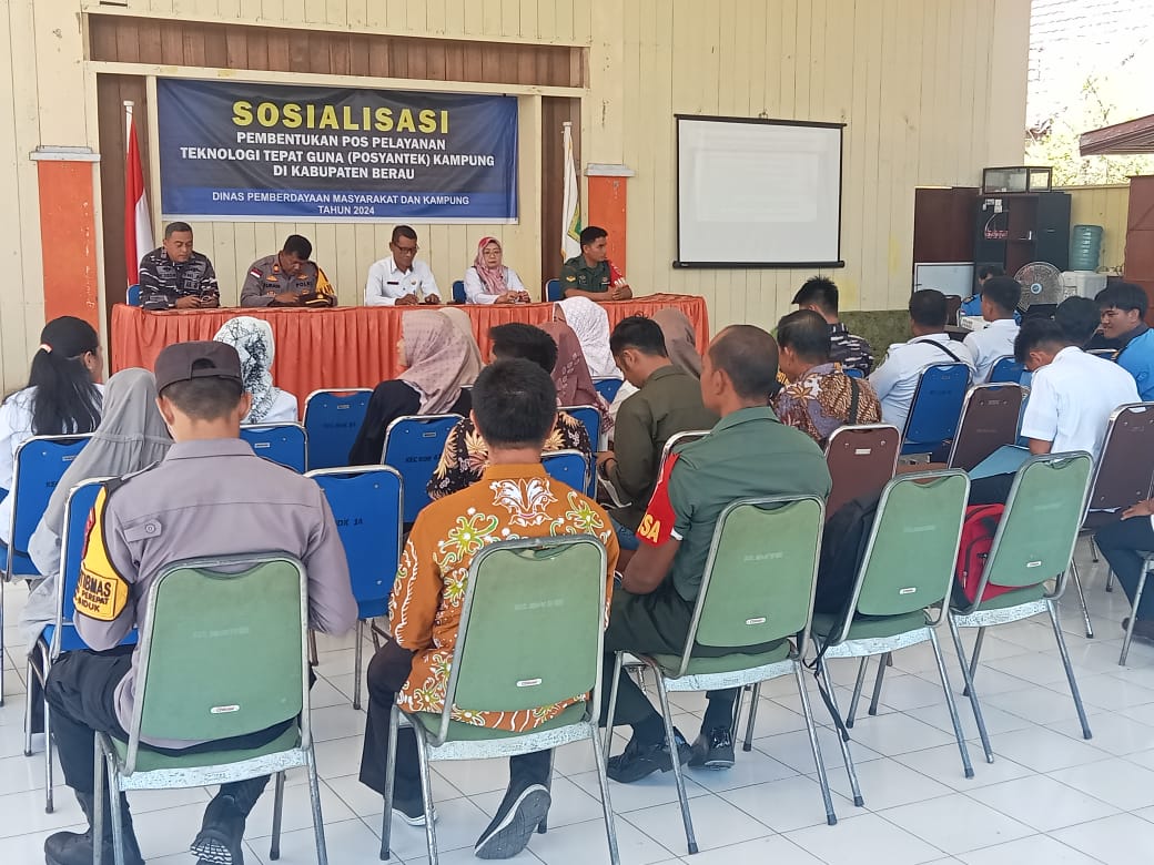 Trd0902's tweet photo. Pendim0902BERAU - Guna mendukung penyebaran informasi, Babinsa Koramil 11/Biduk-Biduk Sertu Agustinus mewakili Danramil, menghadiri sosialisasi pembentukan Posyantek, bertempat di pendopo Kec. Biduk-Biduk Kab. Berau. Rabu (13/11/2024). https://t.co/WtSnkMk6B8