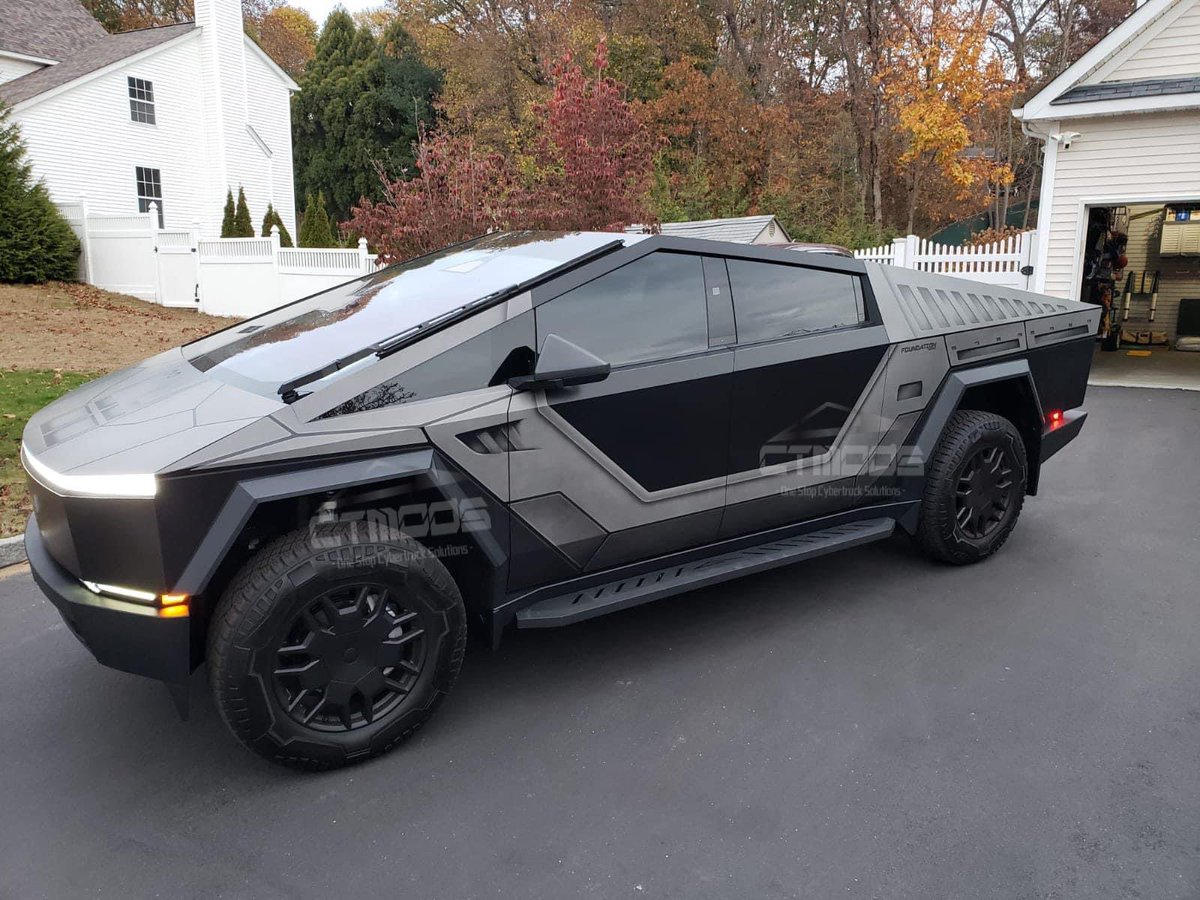 TheTeslaLife's tweet photo. New #Cybertruck #CyberWrap from Rachael T. https://t.co/t2cqtAM6t5