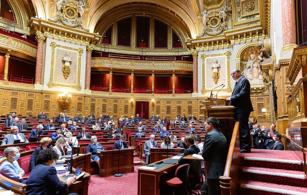 CerfiaFR's tweet photo. 🇫🇷💰 FLASH | Le Sénat propose que les actifs TRAVAILLENT GRATUITEMENT 7h/an pour financer la Sécurité sociale. En échange, les employeurs auraient une hausse de contribution.  (commission) https://t.co/hPeq2xcu3p