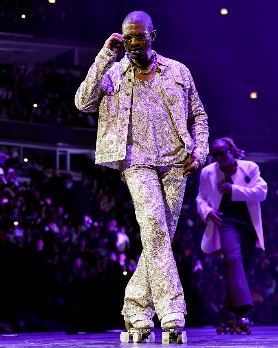 TMobileArena's tweet image. 🕶️ U READY?! 🕶️ 

T-Mobile Arena becomes House of @usher on November 15th &amp;amp; 16th for the PAST PRESENT FUTURE Tour🔥 Las Vegas 👇 what songs you're most excited to hear live! Grab your tickets. 🙌 #PPF #PPFTour #PastPresentFuture 📸 Theo Wargo

🎟️ ➡️ spr.ly/6010S5HOy