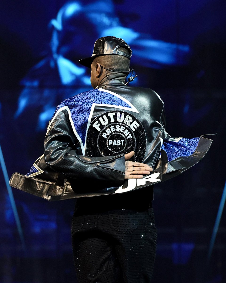TMobileArena's tweet image. 🕶️ U READY?! 🕶️ 

T-Mobile Arena becomes House of @usher on November 15th &amp;amp; 16th for the PAST PRESENT FUTURE Tour🔥 Las Vegas 👇 what songs you're most excited to hear live! Grab your tickets. 🙌 #PPF #PPFTour #PastPresentFuture 📸 Theo Wargo

🎟️ ➡️ spr.ly/6010S5HOy