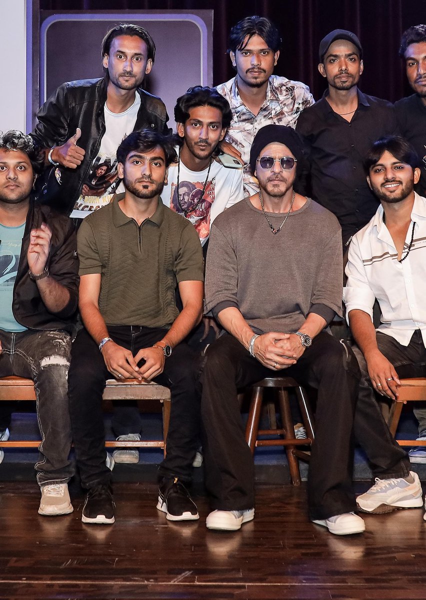Aamir srk (@aamirra16373000) on Twitter photo With KING Shah Rukh Khan 😍♥️
<a href="/SRKCHENNAIFC/">♡♔SRKCFC♔♡™</a>
<a href="/SrkMalegaonFC/">SRK_MALEGAON_CFC</a> <a href="/sudhirkothari03/">Dr Sudhir Kothari</a>
#ShahRukhKhan <a href="/iamsrk/">Shah Rukh Khan</a> With KING Shah Rukh Khan 😍♥️
<a href="/SRKCHENNAIFC/">♡♔SRKCFC♔♡™</a>
<a href="/SrkMalegaonFC/">SRK_MALEGAON_CFC</a> <a href="/sudhirkothari03/">Dr Sudhir Kothari</a>
#ShahRukhKhan <a href="/iamsrk/">Shah Rukh Khan</a>
