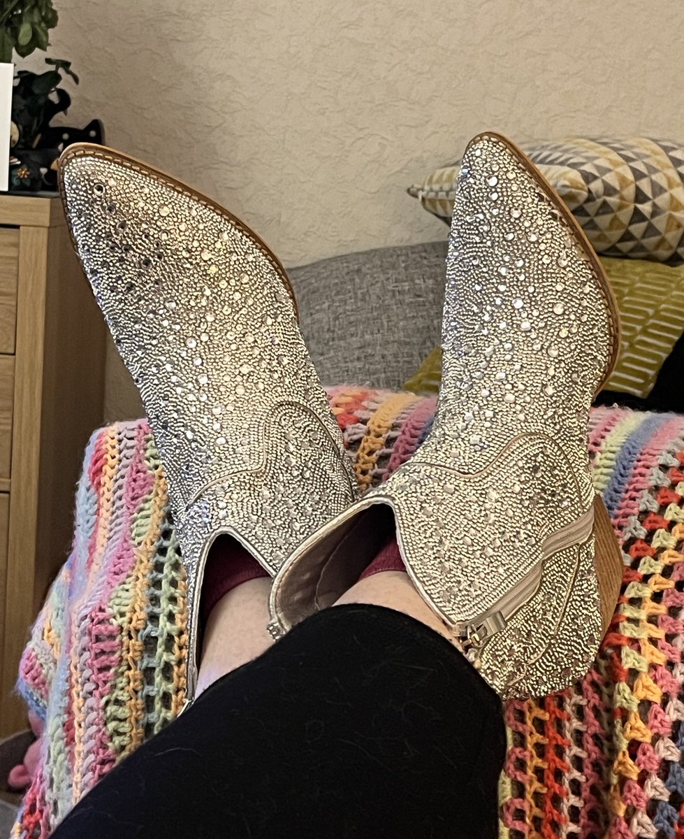 I am breaking in my new boots by wearing them round the flat with thick socks. Taylor Swift eat your heart out
