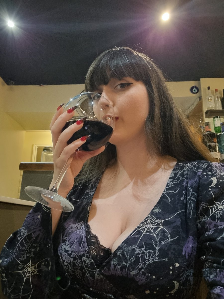 RoeD0e's tweet photo. It's a real mystery why I keep getting asked if I'm the wine demon at LARP 🍷👀 https://t.co/OsXuixH44g