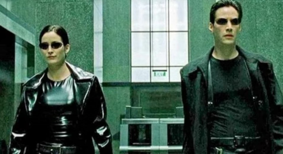 Hiç gerçek olduğunu sandığın bir rüya gördün mü? Ya o uykudan hiç uyanmasaydın rüya olduğunu nasıl anlayacaktın?
Matrix