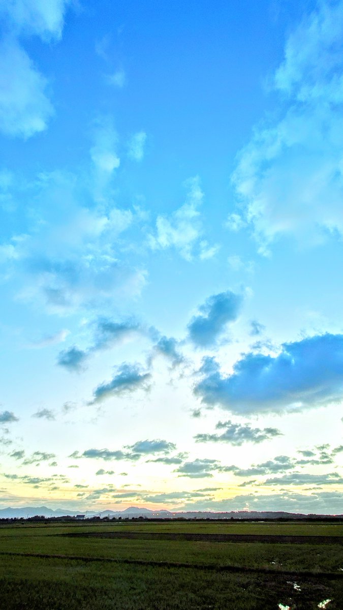 mvkqV4BWpFRLset's tweet image. 🌾広いとこで眺める天空いい〜⛅️