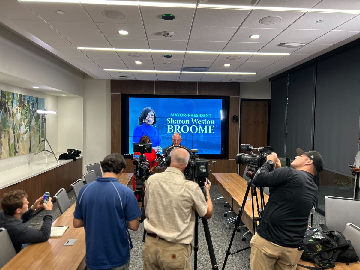 Sharon Weston Broome (@sharonwbroome) on Twitter photo đź§µI'm honored to announce that former Louisiana Governor <a href="/JohnBelEdwards/">John Bel Edwards</a> - our most effective Governor in recent history - has endorsed my campaign for re-election as Mayor-President! đź§µI'm honored to announce that former Louisiana Governor <a href="/JohnBelEdwards/">John Bel Edwards</a> - our most effective Governor in recent history - has endorsed my campaign for re-election as Mayor-President!