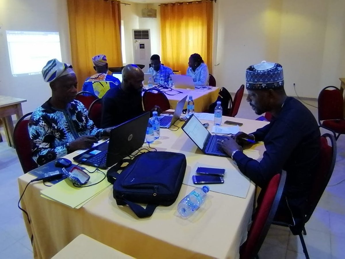 unfpa_benin's tweet image. Pour finaliser les plans d&apos;analyse et de tabulation du #RGPH5 au Bénin 🇧🇯,  2⃣5⃣ experts du recensement en atelier à Grand-Popo avec l&apos;appui de @insbenin et @unfpa_benin 
#JeComptePourLAvenir🇧🇯
#Census