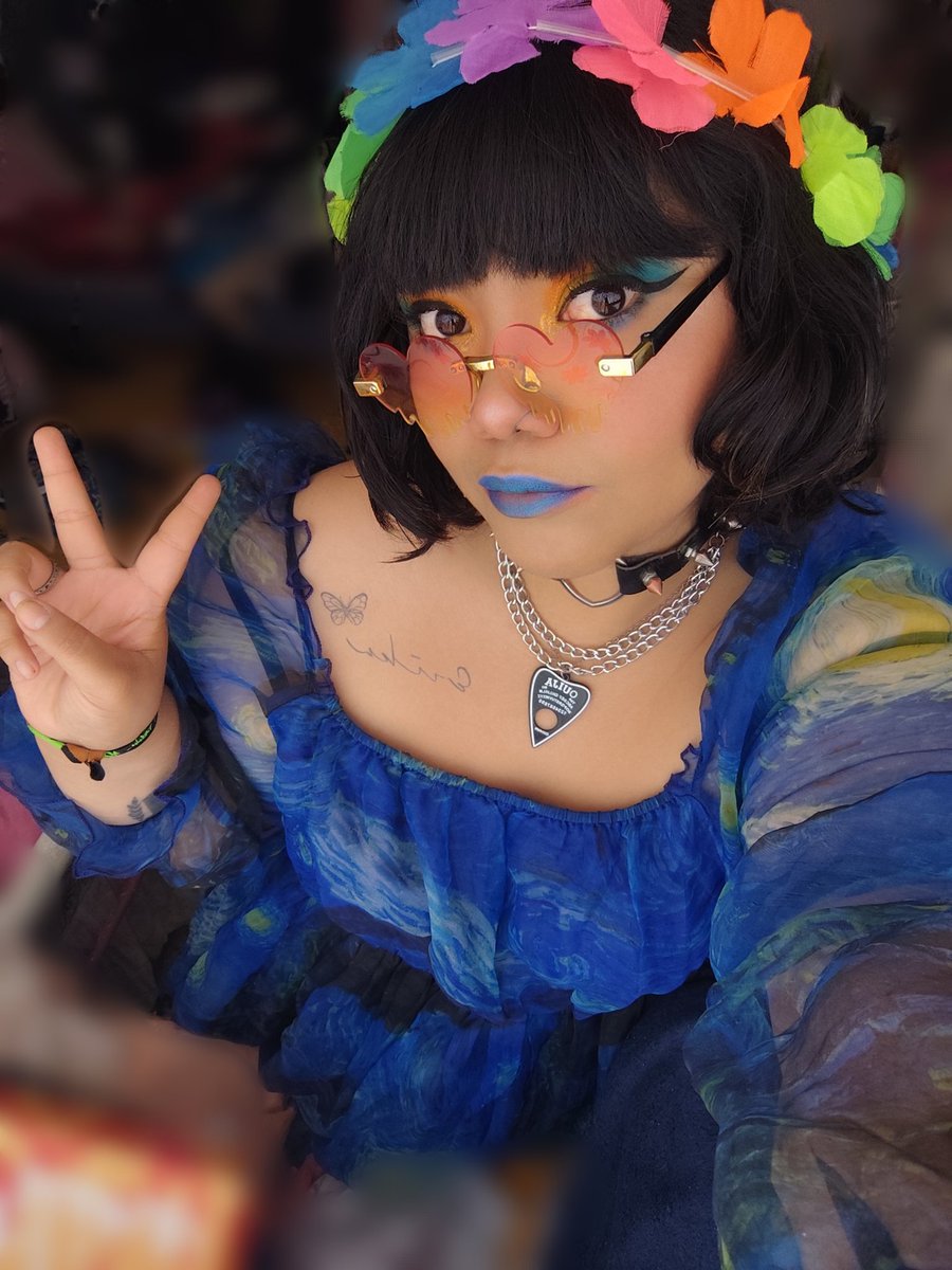Jessrawrcore's tweet photo. @Corona_MX así es como debe de ser un ofni chidito para un festival 😎✨🌈🎶
#ElOutfitQueManda
#EIFestivalMexicanoQueMandaEnEIMundo https://t.co/wR7VPJMF20
