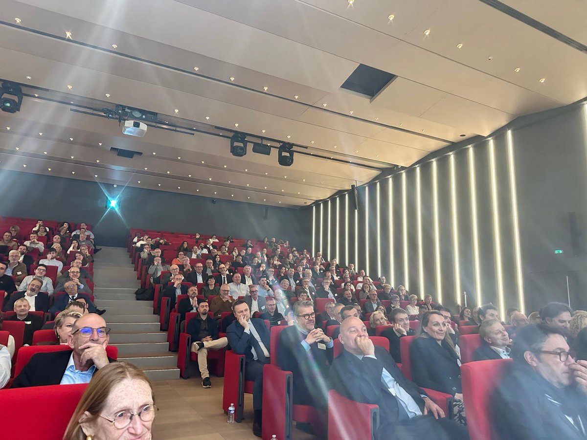 Un honneur d’accueillir Édouard Philippe pour la rencontre nationale des Comités Consultatifs Régionaux. Il partage son regard sur l'importance des territoires à travers son livre "Des lieux qui disent" : une réflexion en totale résonance avec le monde du BTP.