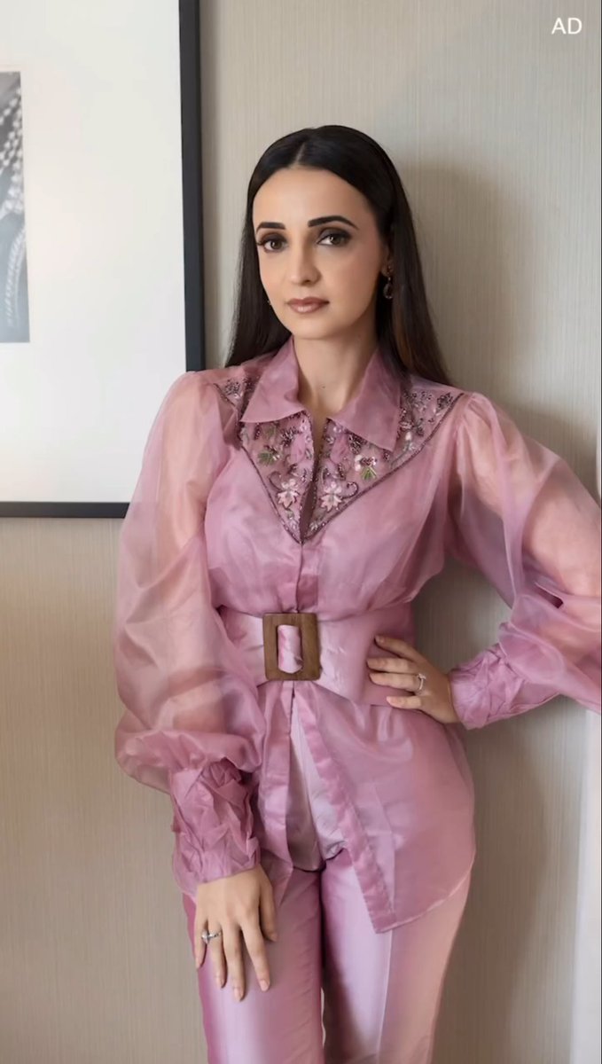 Sanaya Irani Daily tweet media