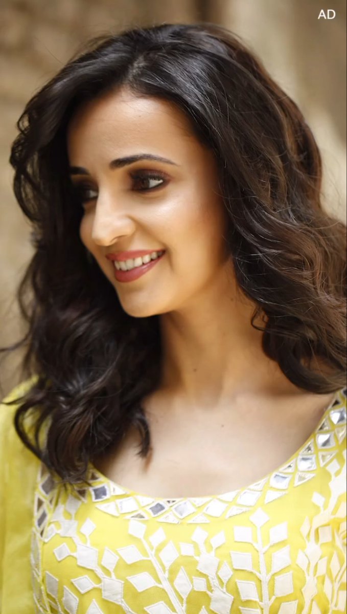 Sanaya Irani Daily tweet media