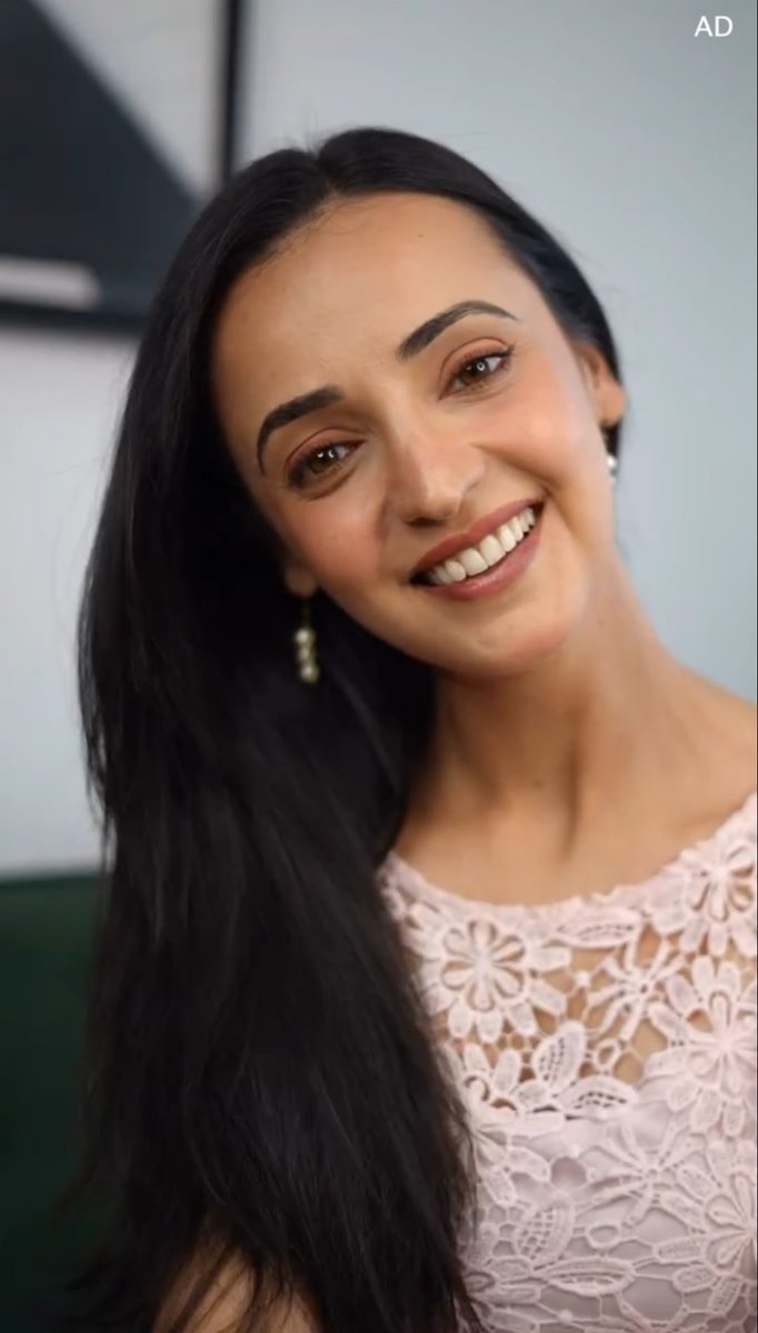 Sanaya Irani Daily tweet media