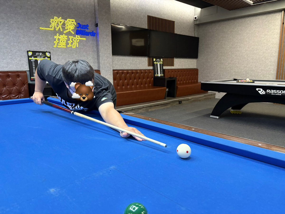 久違的和朋友去打撞球，毫不意外的這次又輸慘了🤣