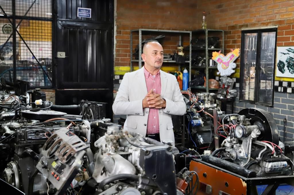 easoto09's tweet photo. ¡La bioeconomía es el futuro! El SENA la impulsa esta área del conocimiento a través proyectos innovadores y sostenibles en 87 empresas colombianas. #DistritoIN #SENNOVA https://t.co/ESRVSoIlDJ