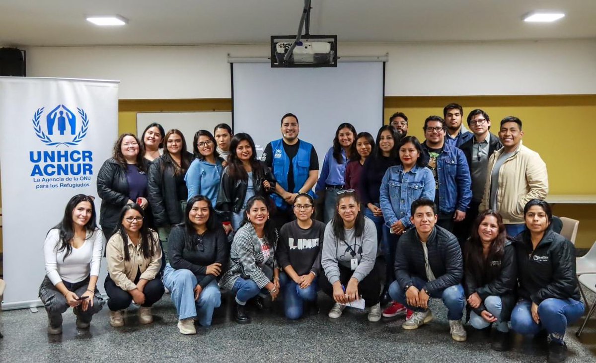 ACNURPeru's tweet photo. 📢 ¿Qué es la apatridia?

La apatridia ocurre cuando una persona no es reconocida como nacional de ningún país, dejándola sin acceso a derechos fundamentales como educación, salud o empleo. Esta condición afecta la vida de millones en el mundo. https://t.co/Rvsz8aksU5