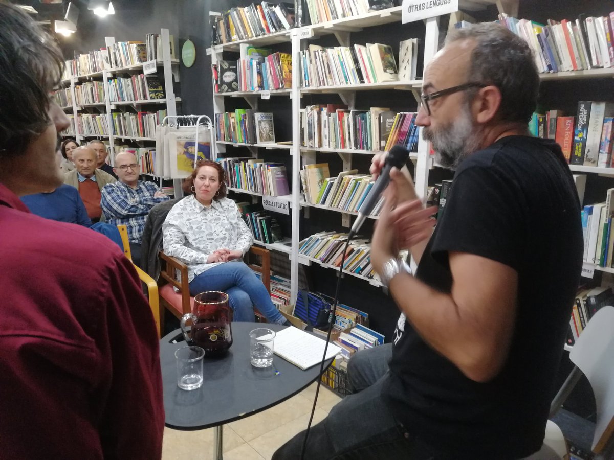 Lleno absoluto en <a href="/librostraperos/">Libros Traperos</a> con el Santos
